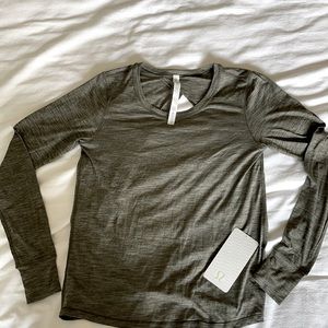 Lulu NWT long sleeve workout shirt size 8